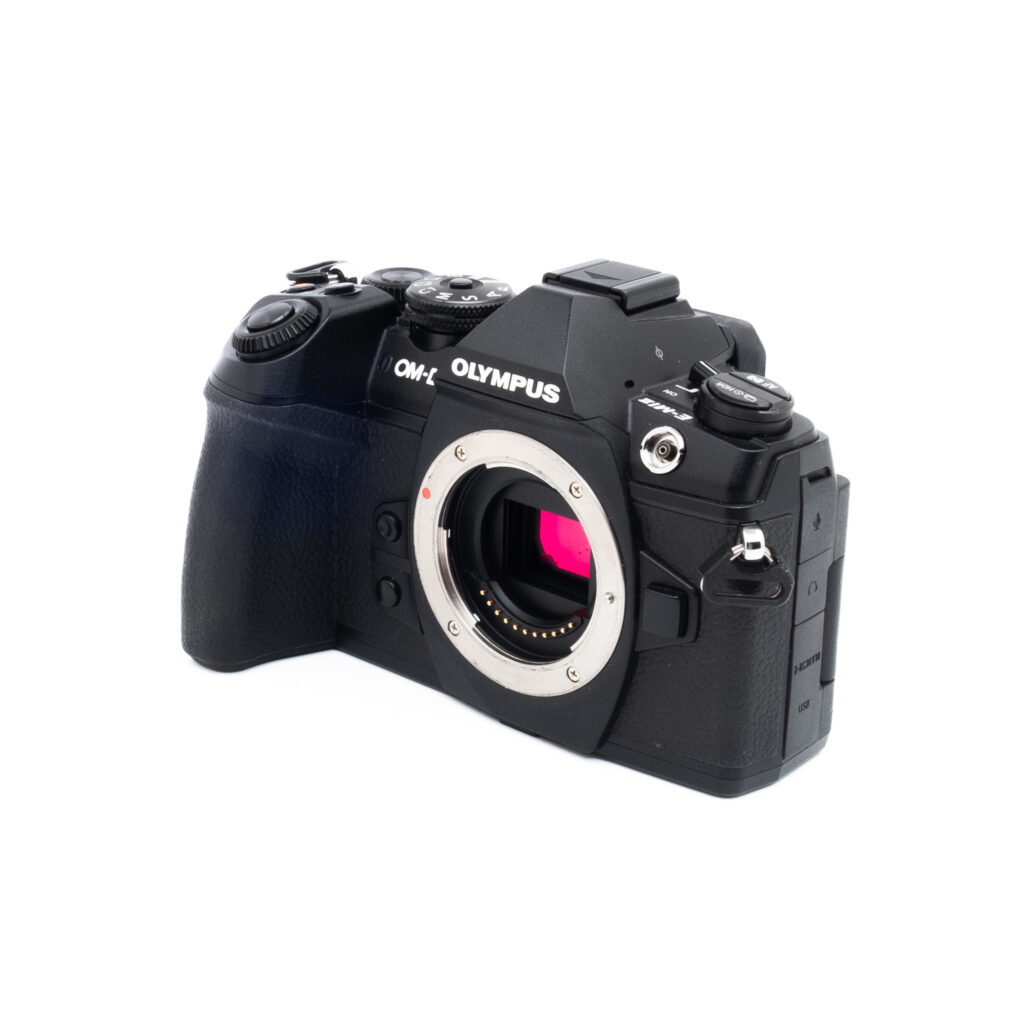 Olympus E-M1 II-4 Olympus OM-D E-M1 Mark II (SC 14000) - Käytetty