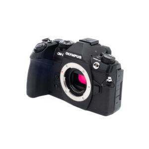 Olympus E-M1 II-4 Olympus OM-D E-M1 Mark II (SC 14000) - Käytetty