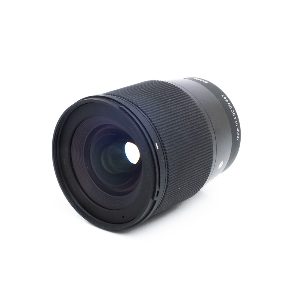Sigma 16mm f14 DC DN-2 Sigma 16mm f/1.4 DC DN C MFT (Kunto K5) - Käytetty