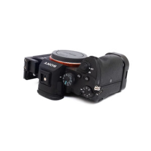 Sony A7 III ja cage-2 Sony A7 III + L-Rauta (sis. ALV 25,5%, SC 500) – Käytetty
