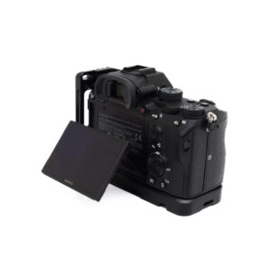 Sony A7 III ja cage-3 Sony A7 III + L-Rauta (sis. ALV 25,5%, SC 500) – Käytetty