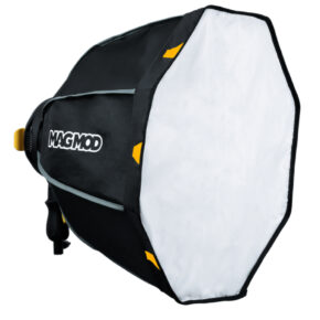 1650635300_517 MagMod Magbox 24 Octa on musta kahdeksankulmainen softbox, jossa on valkoinen diffuusiopaneeli ja keltaiset aksentit, suunniteltu valokuvaukseen ja videokuvaukseen.