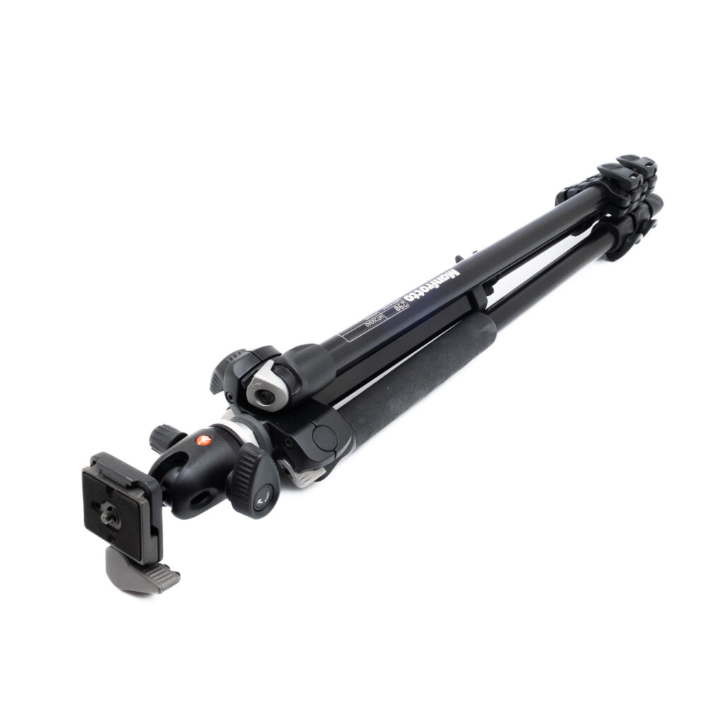 Manfrotto 290 Manfrotto MT293A3 kolmijalka + 494RC2 kuulapää - Käytetty
