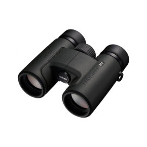 Nikon PROSTAFF P7 10x30 1 The black Nikon Prostaff P7 10x30 binoculars feature a textured grip, a central focusing wheel and two large eyepieces positioned to the right on a white background.