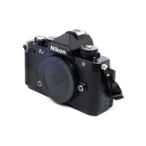 Nikon Z f (SC 800, Kunto K5, takuu 18kk) - Käytetty