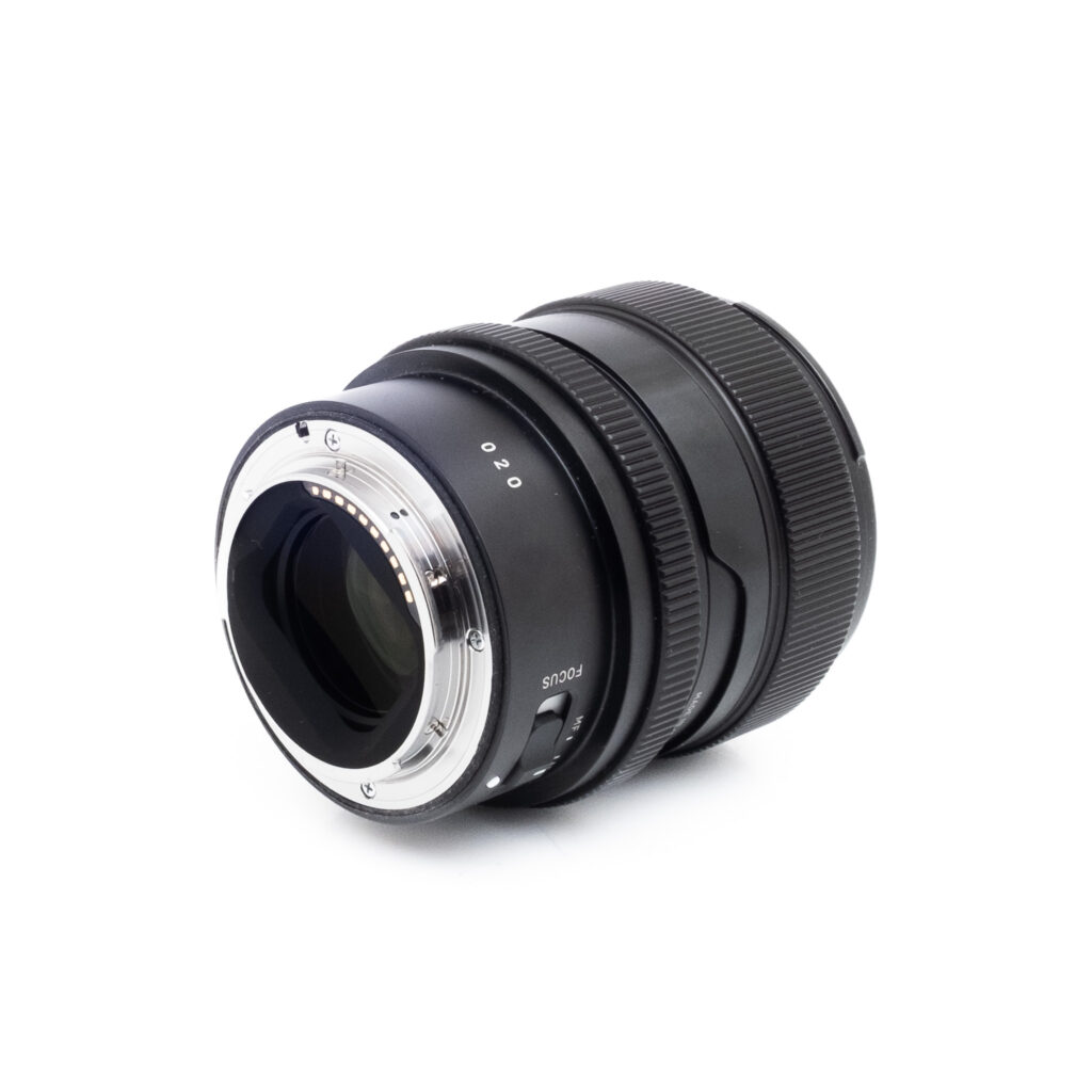 Sigma 65mm f2 DG DN Sony-1 Sigma 65mm f/2 C DG DN Sony FE - Käytetty