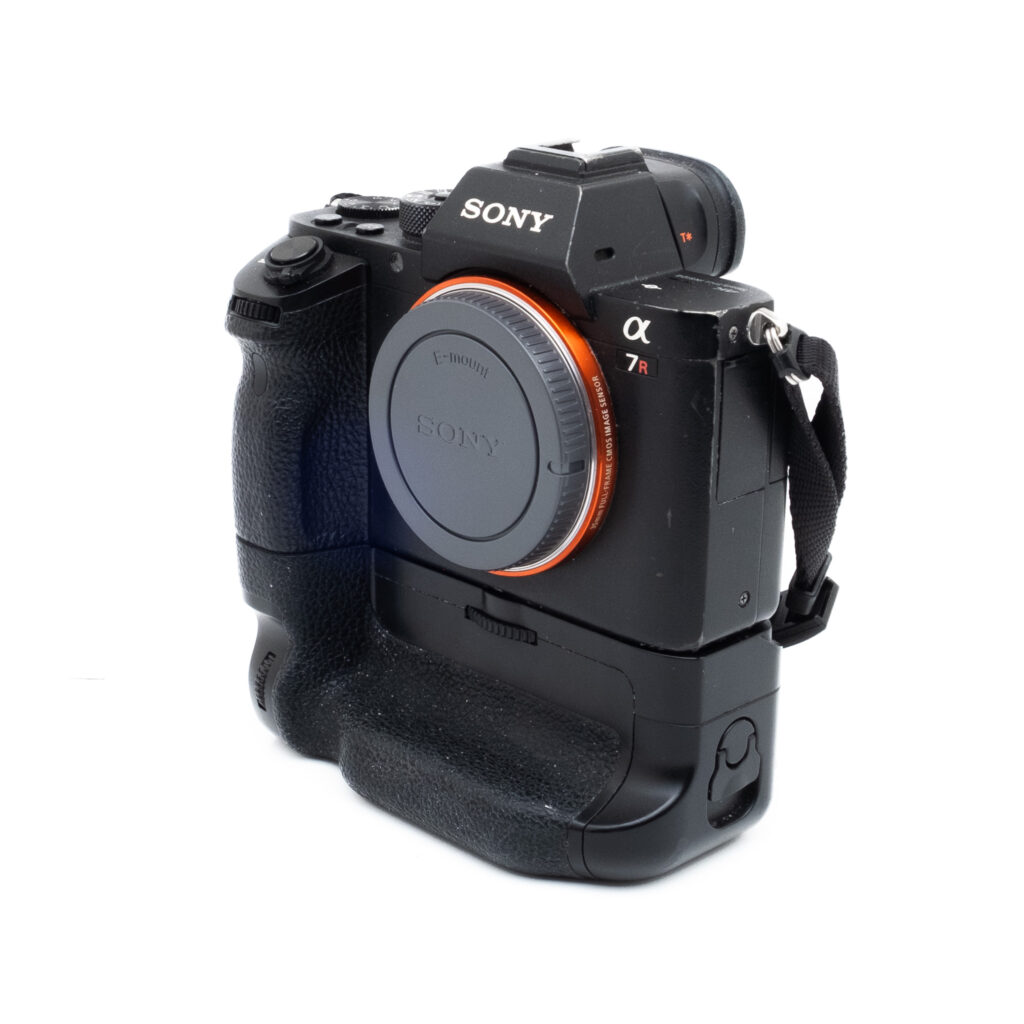 Sony A7R II-4 Sony A7R II + akkukahva (SC 31000) - Käytetty