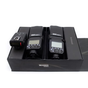 modus_600rt-2 Hähnel Modus RT600 Wireless Pro Kit Sony - Käytetty sisältää kaksi kameran salamaa - toinen näyttää digitaalisen näytön, toinen painikepaneelin - ja kaukolaukaisimen, kaikki siististi mustassa laatikossa.