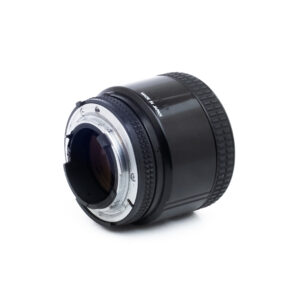 Nikon 85mm f18-1 Nikon AF Nikkor 85mm f/1.8 D - Käytetty