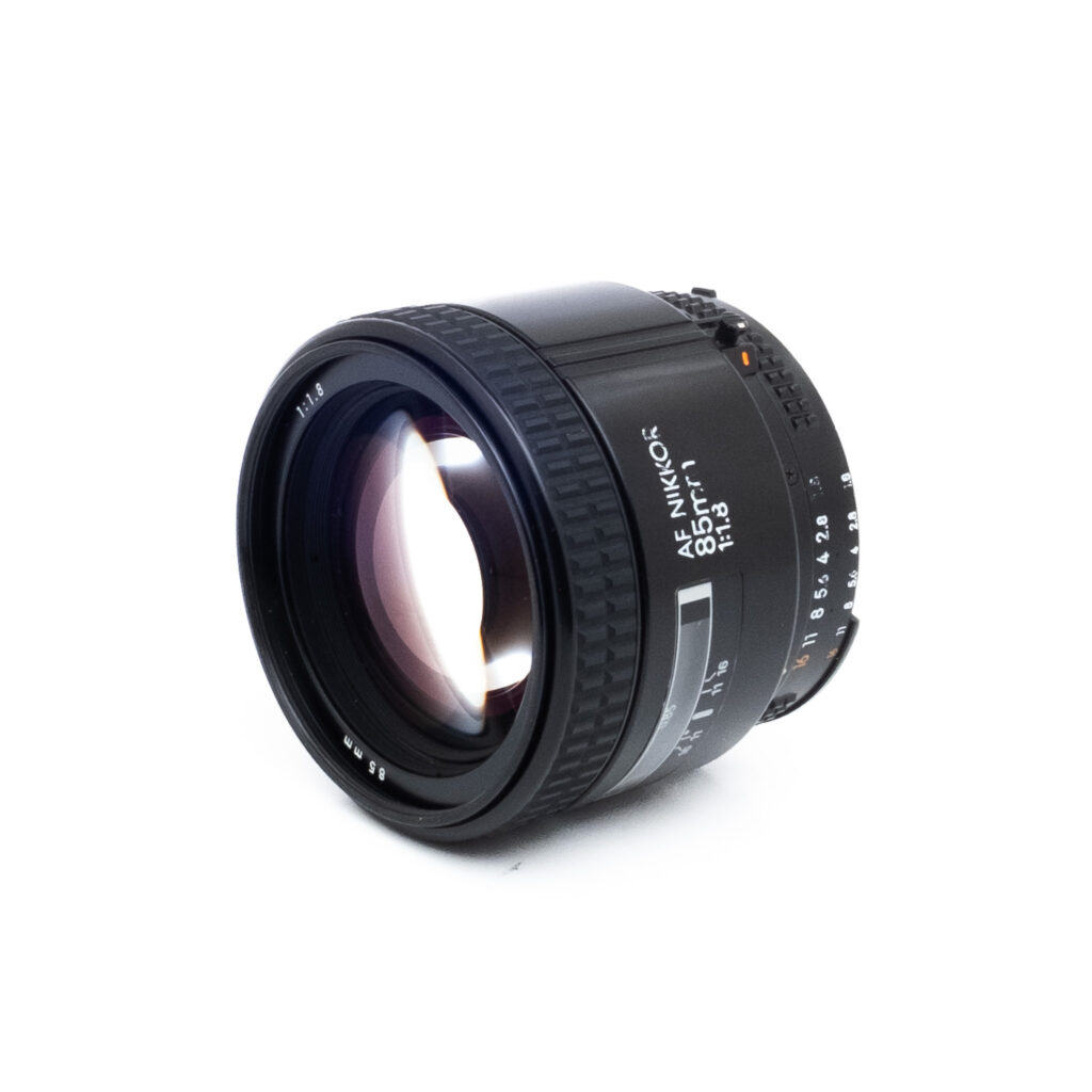 Nikon 85mm f18-2 Nikon AF Nikkor 85mm f/1.8 D - Käytetty