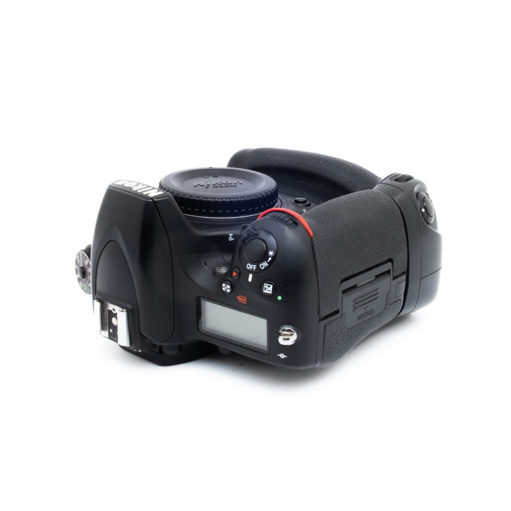 Nikon D750 + akkukahva (SC 102000, sis. ALV 25,5%) - Käytetty