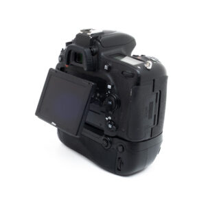 Nikon D750 + akkukahva (SC 102000, sis. ALV 25,5%) - Käytetty