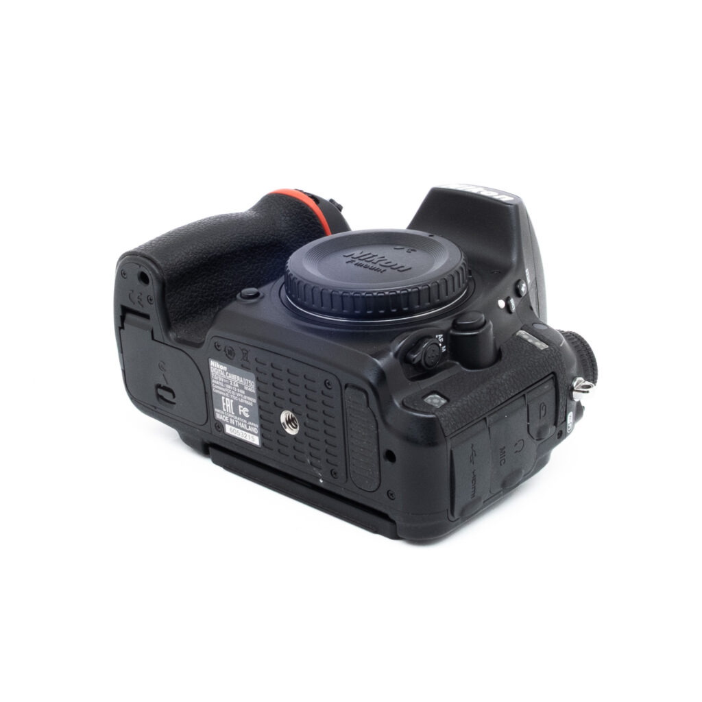 Nikon D750 (SC 56000, sis. ALV 25,5%) - Käytetty
