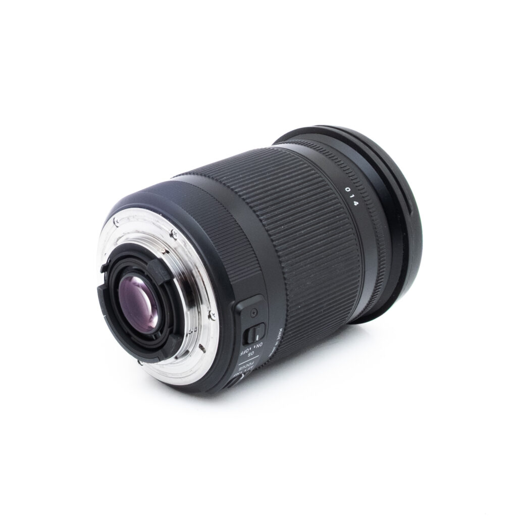 Sigma 18-300mm f35-63 DC Nikon-1 Sigma 18-300mm f/3.5 - 6.3 DC OS Nikon F DX - Käytetty