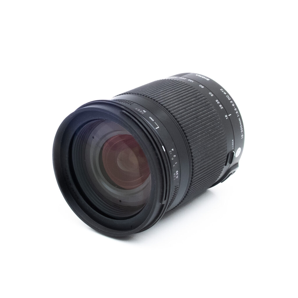 Sigma 18-300mm f35-63 DC Nikon-2 Sigma 18-300mm f/3.5 - 6.3 DC OS Nikon F DX - Käytetty