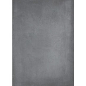 Joel Grimesin suunnittelemassa Westcott X Drop Lightweight Canvas Backdrop in Smooth Concrete (1,52 x 2,13 m) -valokuvassa on sileä, kuvioitu harmaa pinta, jossa on hienovaraisia varjostuksia ja luonnollisia vaihteluita, jotka muistuttavat aitoa betonia.