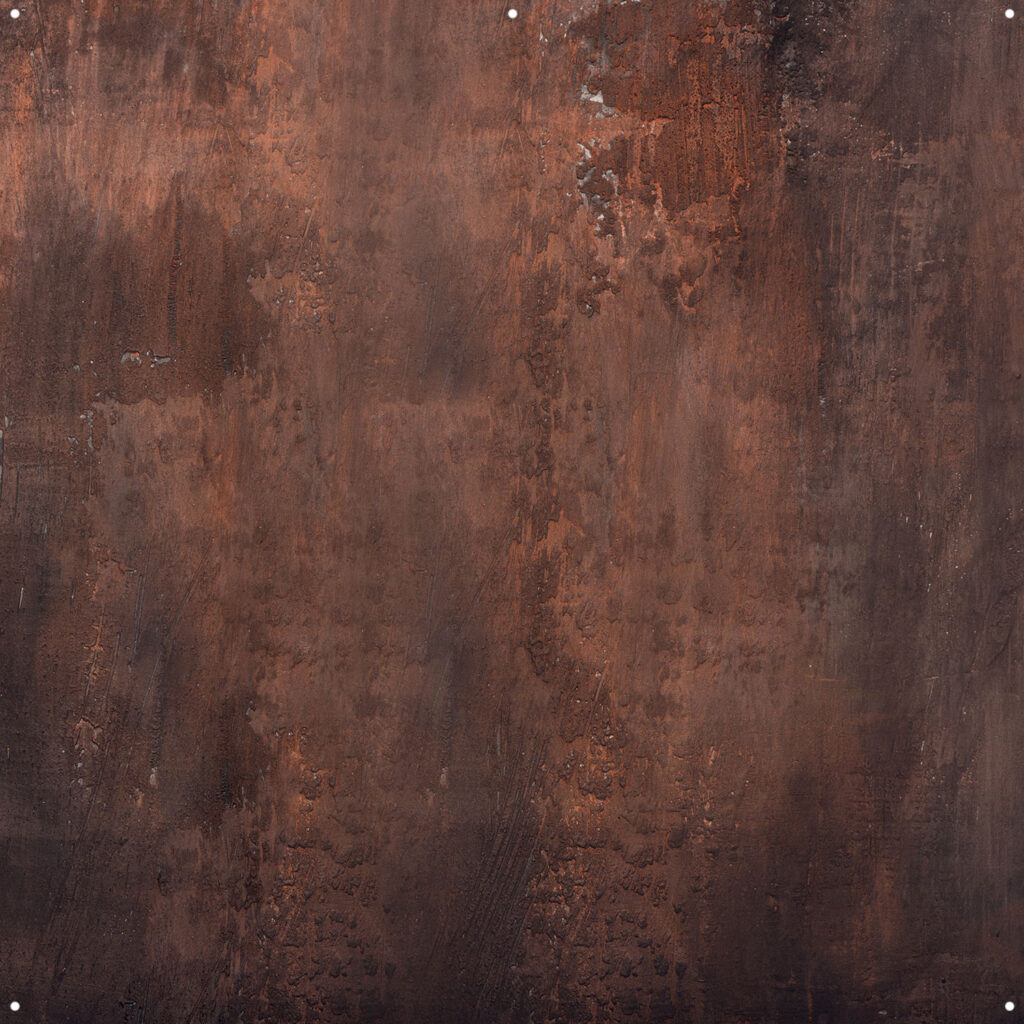 1656511730_796 Westcott X Drop Pro Stoffen Achtergrond - Copper Wall (244 x 244 cm) sisältää suuren kangastaustan, jossa on säänkestävä, ruosteenruskea muotoilu ja monipuoliset ruostekuvioinnit sekä neljä kulmareikää helppoa kiinnitystä varten.