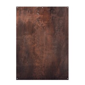 1671201715_037 Westcott X Drop -kangastausta - Copper Wall (152 x 213 cm) on suorakulmainen, ruosteenruskea pinta, jossa on teksturoituja tummia ja vaaleita laikkuja sekä neljä pientä kulmareikää ripustamista varten.
