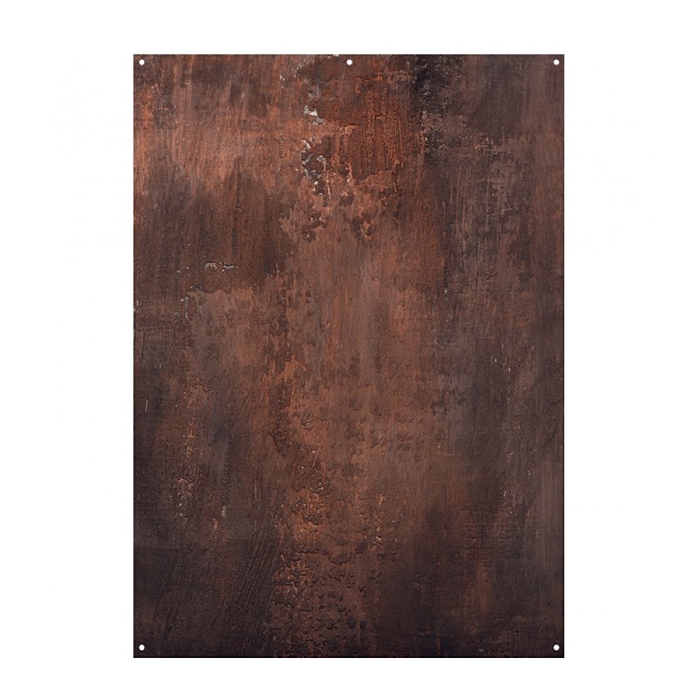 Westcott X Drop -kangastausta - Copper Wall (152 x 213 cm) on suorakulmainen, ruosteenruskea pinta, jossa on teksturoituja tummia ja vaaleita laikkuja sekä neljä pientä kulmareikää ripustamista varten.