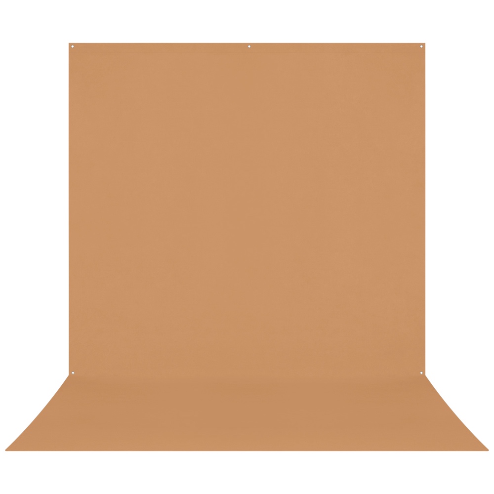 Westcott X Drop Pro Wrinkle-Resistant Backdrop in Brown Sugar Sweep (2,4 x 4 m) tarjoaa saumattoman vaaleanruskean pinnan, jossa on pehmeät pohjan kaaret, ja joka sopii täydellisesti valokuvaukseen tai videokuvaukseen valkoista taustaa vasten.
