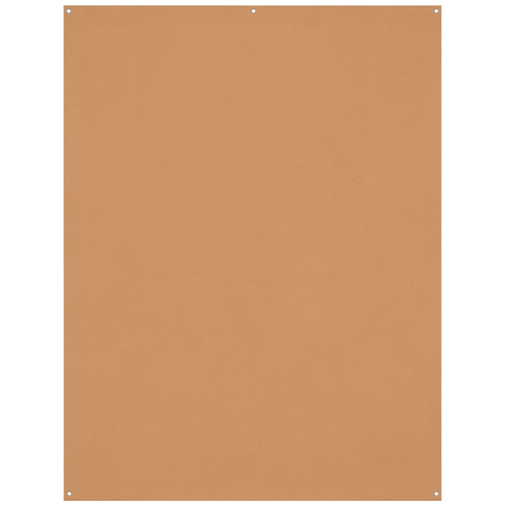 Westcott X Drop Wrinkle-Resistant Backdrop in Brown Sugar (1,5 x 2,1 m) on suorakaiteen muotoinen arkki, jossa on neljä pientä reikää jokaisessa kulmassa ja yksi keskellä ylhäällä valkoista taustaa vasten.