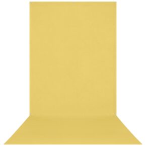 Westcott X Drop Wrinkle Resistant Backdrop - Canary Yellow Sweep (152 x 366 cm) on sileä keltainen pinta, joka on ihanteellinen valokuva- tai videokuvauksiin, ja se siirtyy saumattomasti pystysuorasta vaakasuoraan neljän pienen reiän avulla yläreunassa ja kulmissa.