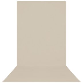 Westcott X Drop Wrinkle Resistant Backdrop - Milk White Sweep (152 x 366 cm) -taustakuvassa on saumaton lattia- ja seinäkuvio, joka on väriltään vaaleanbeige, valkoista taustaa vasten.