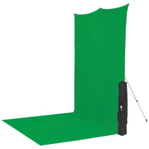 Westcott X Drop Wrinkle Resistant Backdrop Kit - Green Screen Sweep (1.5m x 3.7m) sisältää taustan jalustalla pystysuoraan ja lattian peittämiseen sekä mustan kantolaukun säilytystä ja kuljetusta varten.
