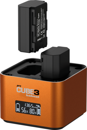 800q-01_130451 A close-up of the orange Hähnel ProCube 3 Twin Charger Sony charger shows one battery inserted in place, the other inserted above and its illuminated digital display showing charging information.