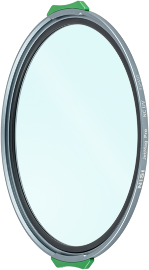 800q-01_131181 The circular camera lens filter, with a thin silver frame and green tabs and labelled NiSi JetMag Pro 95 Filter NC UV, is shown at an angle on a white background.