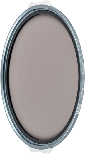 800q-01_131187 The NiSi JetMag Pro 95 Circular Polarizer True Color CPL filter has a metal edge and tinted, reflective glass that appears against a light background.