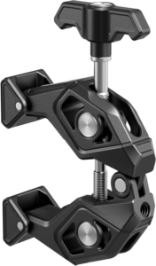 800q-01_132675 SmallRig 5319 Crab-Shaped Clamp on musta säädettävä metallikiinnitin, jossa on suuri ruuvikahva, kaksi kääntyvää leukaa ja useita kiinnityspisteitä esineiden kiinnittämistä tai lisävarusteiden kiinnittämistä varten.