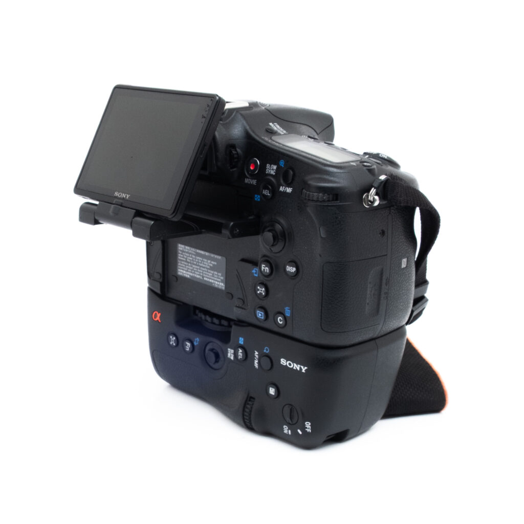 Sony A77 II-3 Sony A77 Mark II + akkukahva - Käytetty