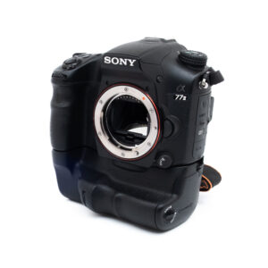 Sony A77 II-4 Sony A77 Mark II + akkukahva - Käytetty