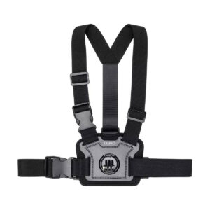 chest DJI Osmo Action Chest Strap Mount on säädettävä musta valjaat, joissa on pehmustettu keskilevy, tukevat hihnat ja soljet, jotka on suunniteltu pitämään kamerasi tai action-laitteesi tukevasti. Etukiinnikkeessä on OSMO-logo.
