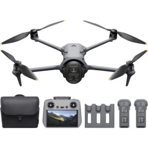 1747122454_1886938 DJI Mavic 4 Pro Fly More Combo (DJI RC 2) sisältää mustan kameralla varustetun nelikopteridronen, näytöllä varustetun ohjaimen, kaksi akkua, latauskeskittimen ja kantolaukun, kaikki kuvassa valkoisella pohjalla.