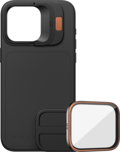 800q-01_131129 PolarPro Kit - LiteChaser iPhone 15 Pro -kotelo musta sisältää suuren, neliönmuotoisen kameran objektiivikiinnikkeen ja irrotettavan UV-suodattimen, jonka edessä on kuparinvärinen reunus.