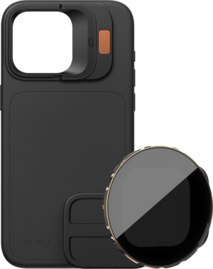800q-01_131147 PolarPro Kit - LiteChaser iPhone 15 Pro -kotelo musta sisältää sisäänrakennetun kameran linssikiinnikkeen, neliönmuotoisen kameran aukon kuparikorostuksella, ja siinä on pyöreä irrotettava VND 3-5 -suodatin, joka on sijoitettu kotelon etupuolelle.