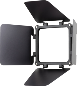 800q-01_132819 Zhiyun Molus Magnetic Barn Door, mustaa metallia, jossa on neljä säädettävää läppää neliön kehyksessä, suunniteltu valokuvaukseen tai videovaloihin, näytetään avoimena ja eristettynä valkoisella taustalla.