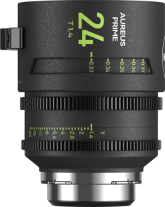 800q-01_132834 NiSi Cine Lens Aureus Prime 24mm T1.4 PL-Mount -objektiivin lähikuvassa näkyy sen musta kuvioitu tynnyri, jossa on vihreät ja valkoiset etäisyys- ja aukkomerkinnät.