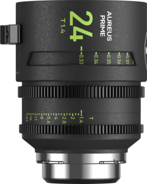 NiSi Cine Lens Aureus Prime 24mm T1.4 PL-Mount -objektiivin lähikuvassa näkyy sen musta kuvioitu tynnyri, jossa on vihreät ja valkoiset etäisyys- ja aukkomerkinnät.