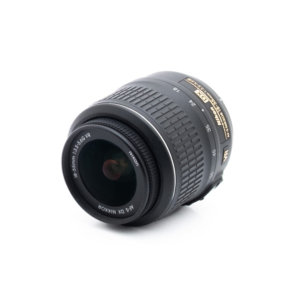 Nikon 18-55mm f35-56 G DX VR-2-2 Nikon D3200 + 18-55mm (SC 8000) - Käytetty