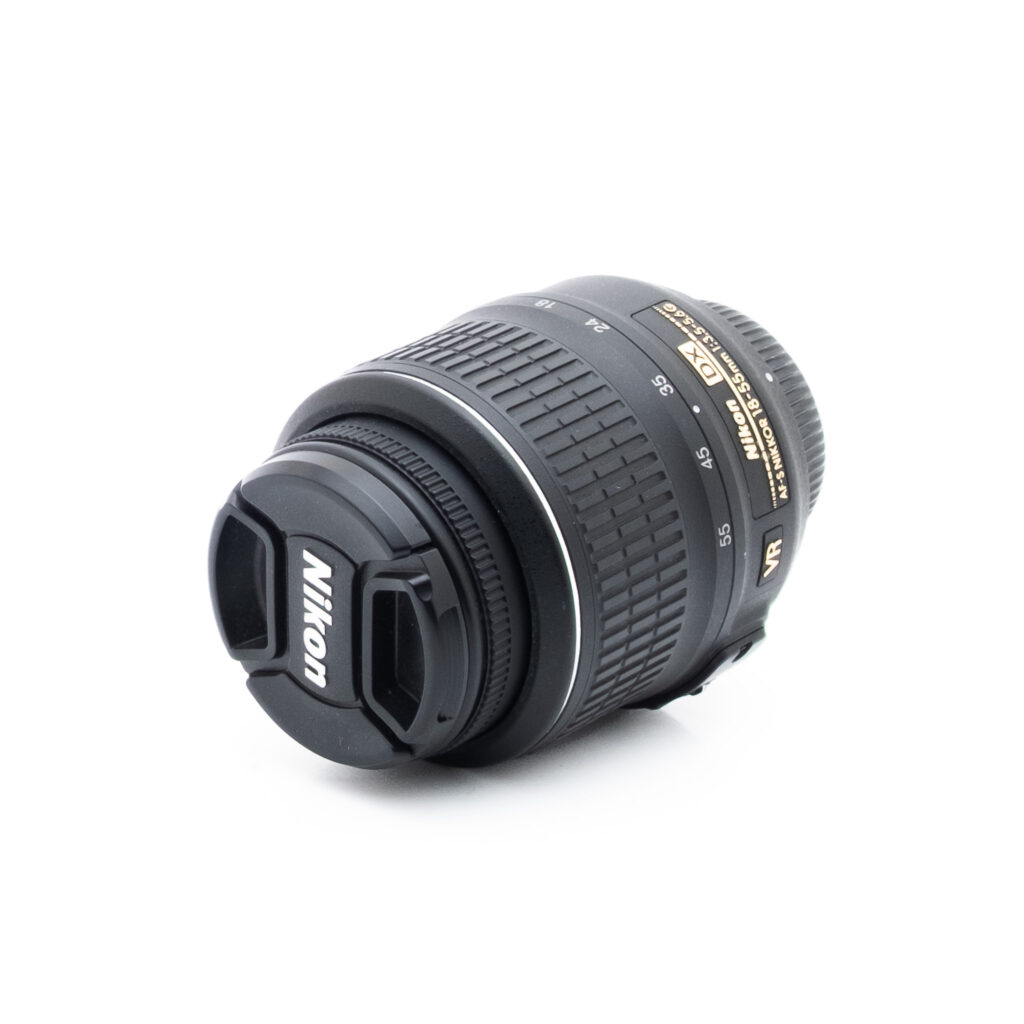 Nikon 18-55mm f35-56 G DX VR-3-2 Nikon D3200 + 18-55mm (SC 8000) - Käytetty