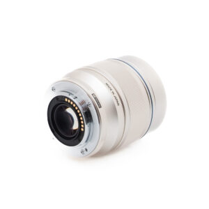 Olympus 75mm f18 ED MSC-1-2 Olympus M.Zuiko Digital ED 75mm f/1.8 Hopea (Kunto K5, takuu 6kk) - Käytetty