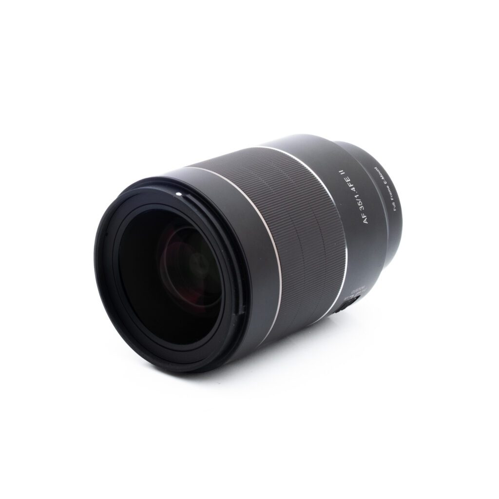 Samyang 35mm f14 II Sony-2 Samyang AF 35mm f/1.4 II Sony FE (Kunto K5) - Käytetty