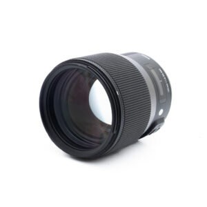 Sigma 135mm f18 DG Nikon-2 Sigma Art 135mm f/1.8 DG Nikon F - Käytetty