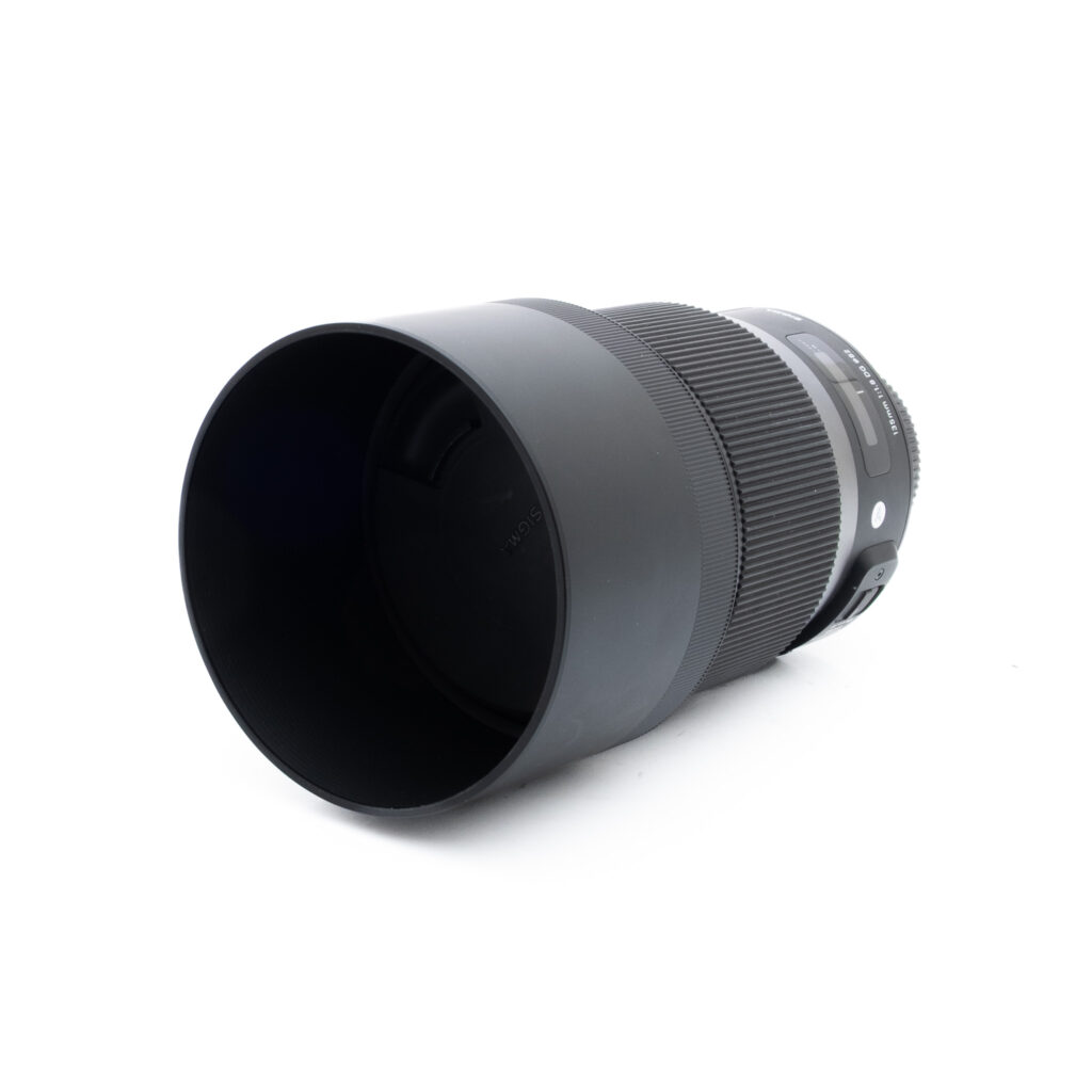 Sigma 135mm f18 DG Nikon-3 Sigma Art 135mm f/1.8 DG Nikon F - Käytetty