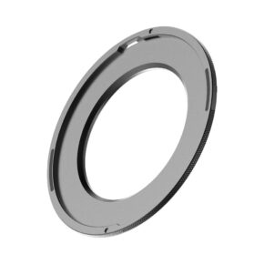 PolarPro Helix -kierrelevy 86 mm on metallinen, pyöreä sovitinrengas, jossa on kuvioidut reunat ja pienet lovet ulkoreunan ympärillä, ja jossa on suuri keskiaukko ja joka näkyy valkoisella pohjalla.