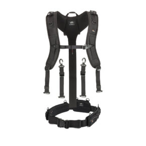 lowepro_harness_belt Lowepro S&F Technical Harness + Utility Belt - Käytetty -valjaissa on pehmustetut olkahihnat, rintahihna, vyötäröhihna ja metalliset kiinnityspisteet, jotka mahdollistavat mukavan kameran kuljettamisen ilman käsiä. Näytetään valkoisella pohjalla.