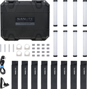 Nanlite PavoTube II 6XR 8 Light Kit, jossa on musta kantolaukku, kahdeksan LED-valoputkea, virtalähteet, kiinnitysklipsit, tarranauhat ja liittimet, on siististi järjestetty valkoiselle taustalle.